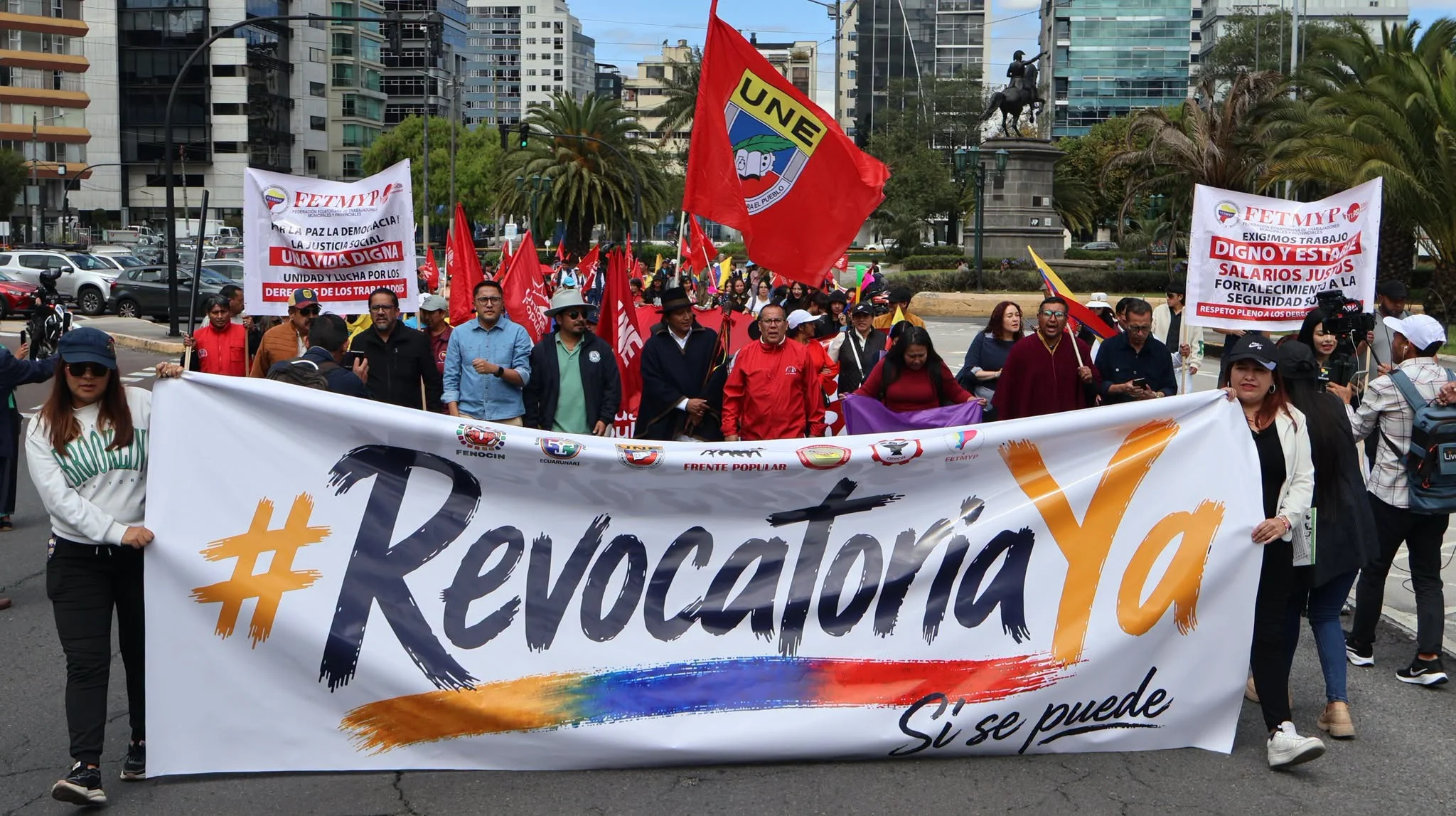 Maestros de la UNE Pichincha continuando el legado gremial